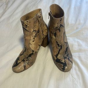 Crocodile chunky heel